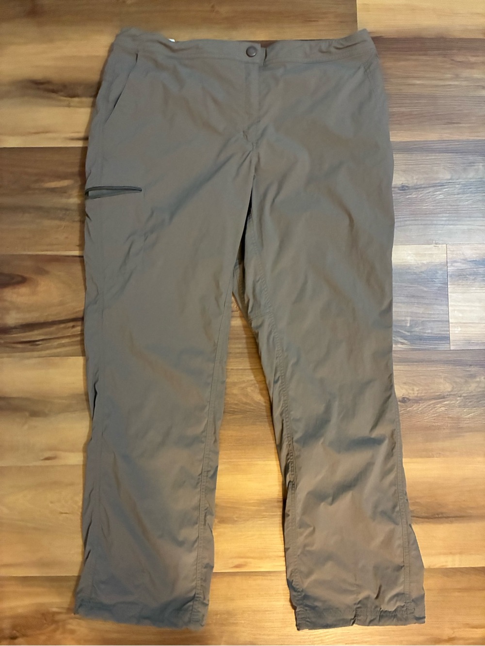 L.L.Bean Women’s Water-Repellent Comfort Trail Pants Sz 16. Taupe color. EUC